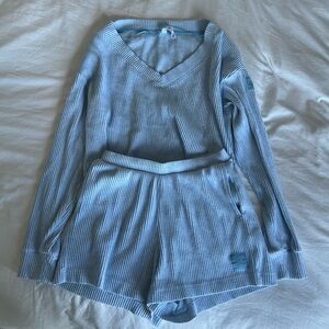 Alo Yoga Muse Set in Light Blue